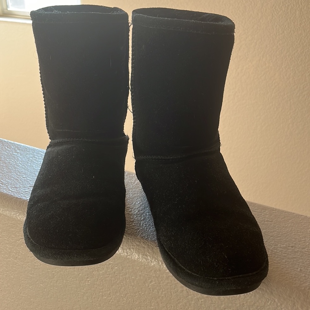 Black Bearpaw fleece lined suede boots